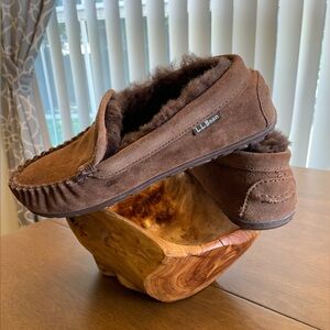 LL Bean Men’s Venetian Suede and Shearling lined slippers. Size 8 M